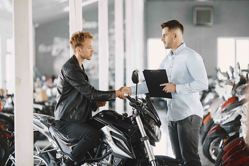 ¿Qué gastos tiene comprar una moto de segunda mano?